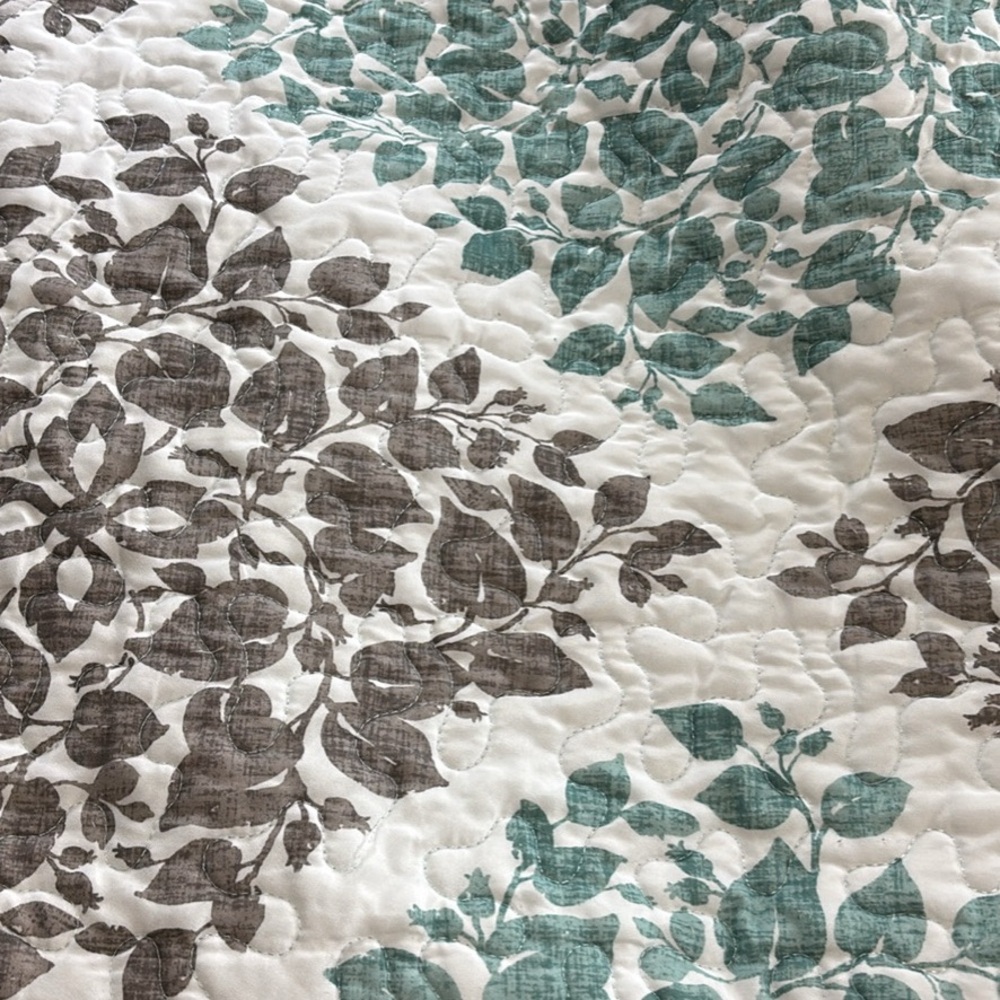 Floral Quilted Bedding Set - Teal and Gray - Picture 2 of 3